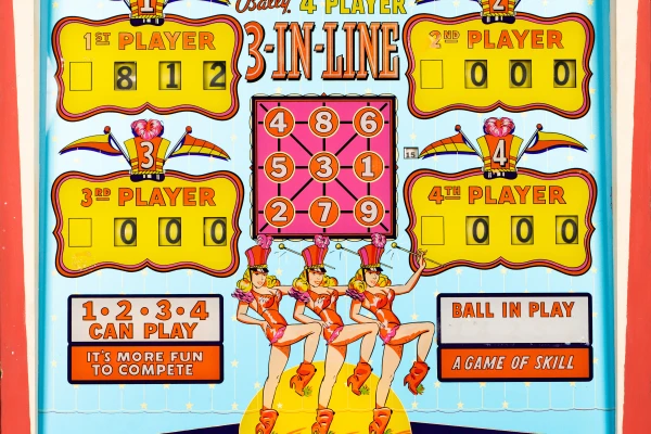 3-in-line-1267-bg.jpg pinball machine - Preview image showing playfield artwork and design details