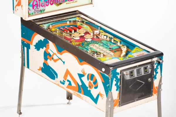 aladdin-s-castle-184-34.jpg pinball machine - Preview image showing playfield artwork and design details