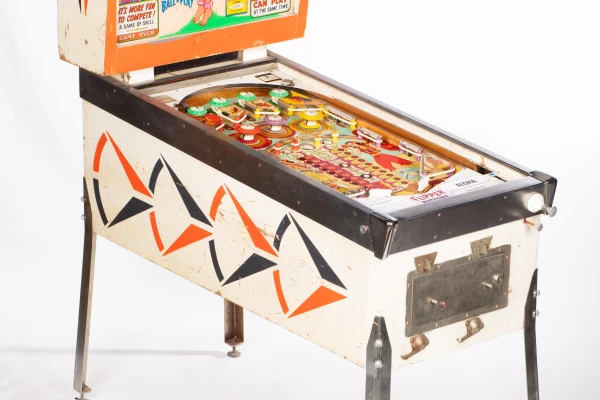 aloha-363-34.jpg pinball machine - Preview image showing playfield artwork and design details