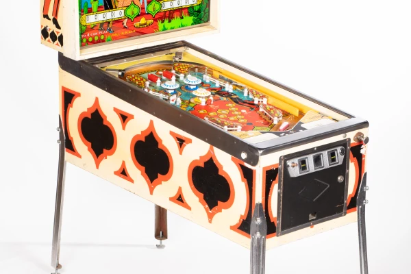 amigo-104-34.jpg pinball machine - Preview image showing playfield artwork and design details