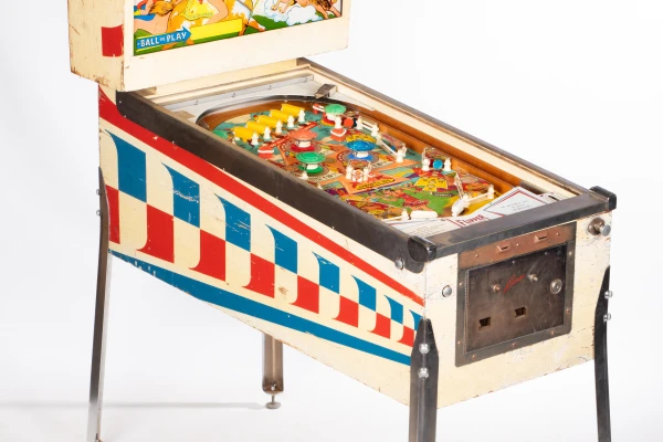 arrowhead-366-34.jpg pinball machine - Preview image showing playfield artwork and design details