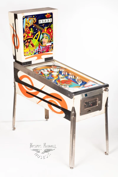 astro-95-34.jpg pinball machine - Preview image showing playfield artwork and design details