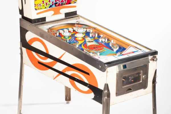 astro-95-34.jpg pinball machine - Preview image showing playfield artwork and design details