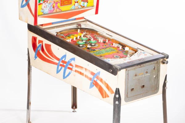 band-wagon-445-34.jpg pinball machine - Preview image showing playfield artwork and design details