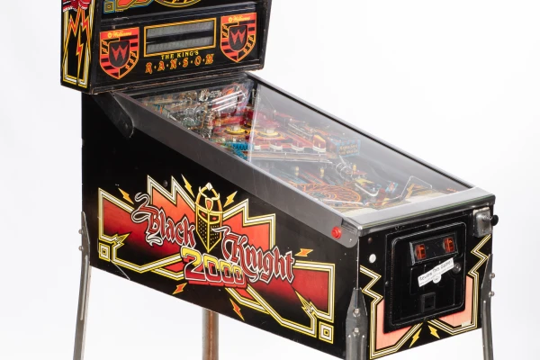 black-knight-2000-944-34.jpg pinball machine - Preview image showing playfield artwork and design details