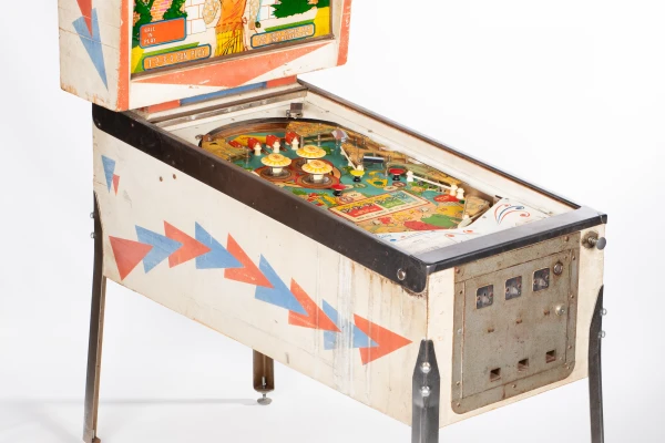 campus-queen-428-34.jpg pinball machine - Preview image showing playfield artwork and design details