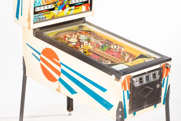 champ-105-34.jpg pinball machine - Preview image showing playfield artwork and design details