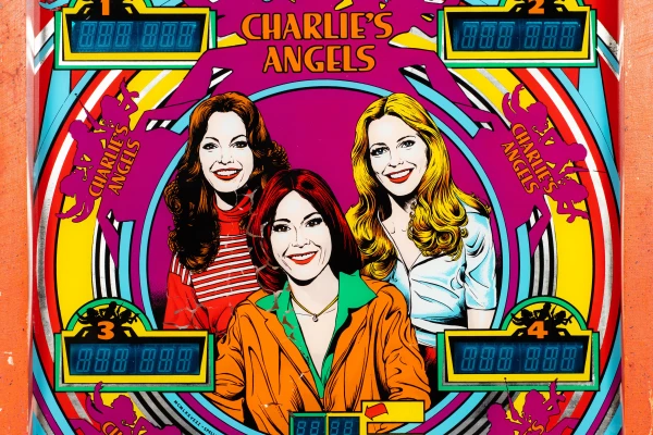 charlie-s-angels-557-bg.jpg pinball machine - Preview image showing playfield artwork and design details