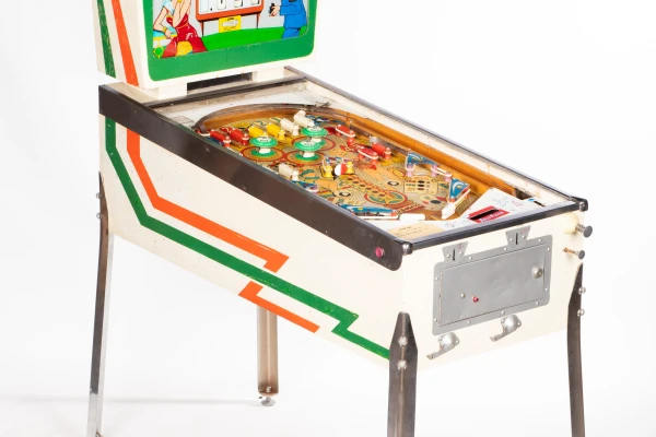 cover-girl-372-34.jpg pinball machine - Preview image showing playfield artwork and design details