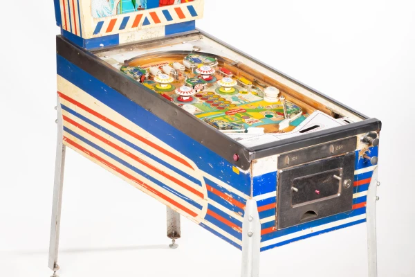 cross-town-161-34.jpg pinball machine - Preview image showing playfield artwork and design details