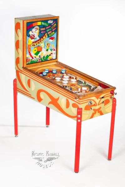 cyclone-223-34.jpg pinball machine - Preview image showing playfield artwork and design details