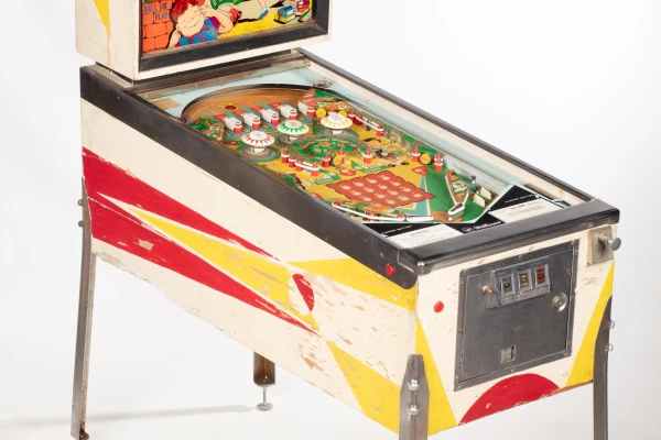 ding-dong-152-34.jpg pinball machine - Preview image showing playfield artwork and design details