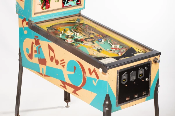 dixieland-153-34.jpg pinball machine - Preview image showing playfield artwork and design details