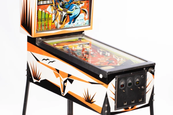 dogies-460-34.jpg pinball machine - Preview image showing playfield artwork and design details