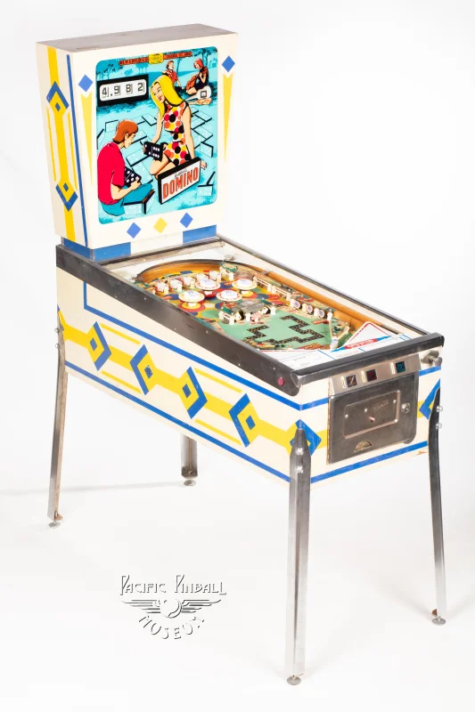 domino-151-34.jpg pinball machine - Preview image showing playfield artwork and design details