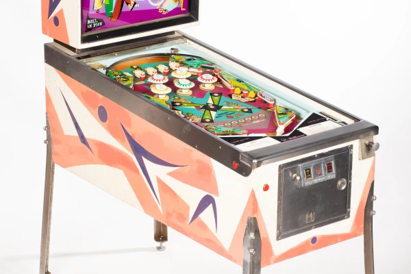 doozie-150-34.jpg pinball machine - Preview image showing playfield artwork and design details