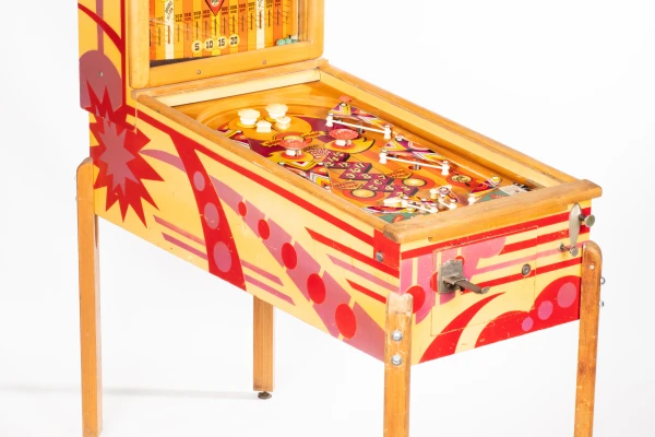 double-action-1583-34.jpg pinball machine - Preview image showing playfield artwork and design details