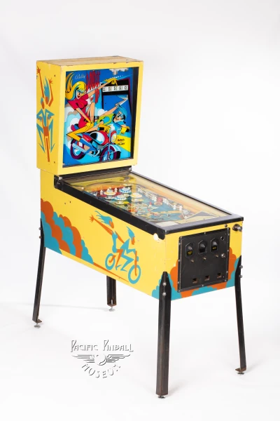 double-up-117-34.jpg pinball machine - Preview image showing playfield artwork and design details