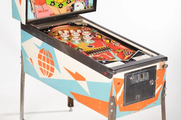 expo-192-34.jpg pinball machine - Preview image showing playfield artwork and design details