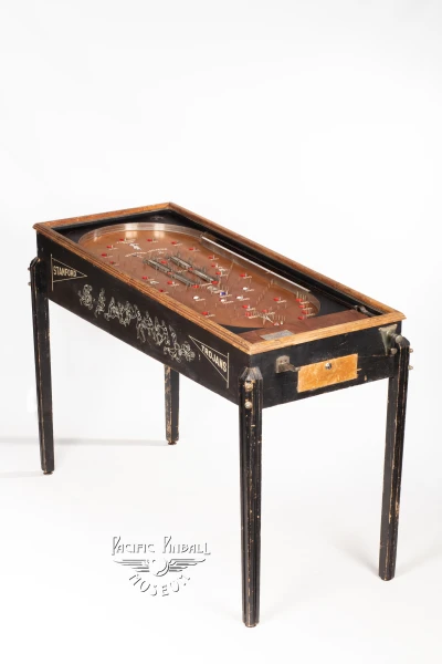 forward-pass-1294-34.jpg pinball machine - Preview image showing playfield artwork and design details