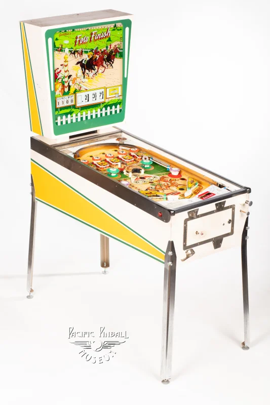 foto-finish-68-34.jpg pinball machine - Preview image showing playfield artwork and design details