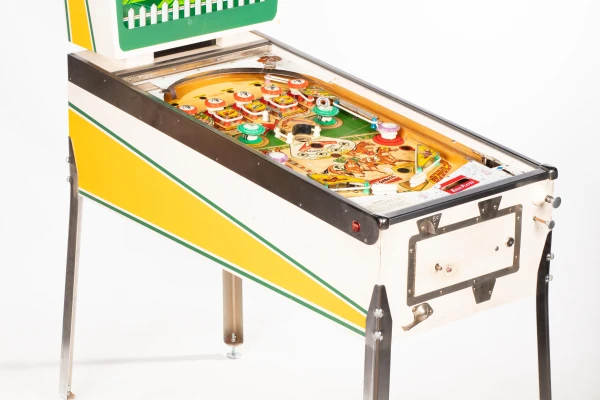 foto-finish-68-34.jpg pinball machine - Preview image showing playfield artwork and design details