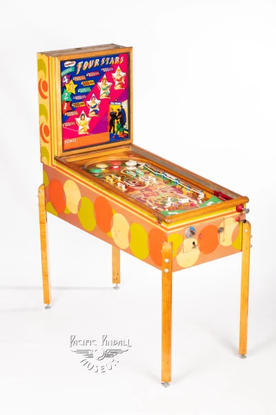 four-stars-259-34.jpg pinball machine - Preview image showing playfield artwork and design details