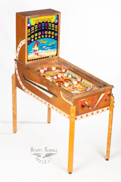 gizmo-1176-34.jpg pinball machine - Preview image showing playfield artwork and design details