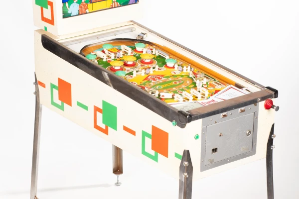 go-cart-902-34.jpg pinball machine - Preview image showing playfield artwork and design details