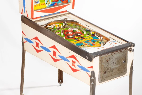 happy-tour-1587-34.jpg pinball machine - Preview image showing playfield artwork and design details