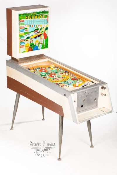 highways-392-34.jpg pinball machine - Preview image showing playfield artwork and design details