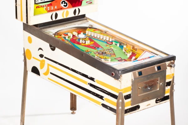 hot-shot-96-34.jpg pinball machine - Preview image showing playfield artwork and design details