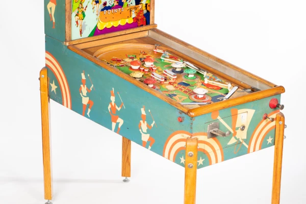 majorettes-273-34.jpg pinball machine - Preview image showing playfield artwork and design details