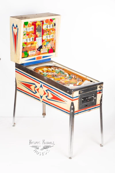 masquerade-426-34.jpg pinball machine - Preview image showing playfield artwork and design details