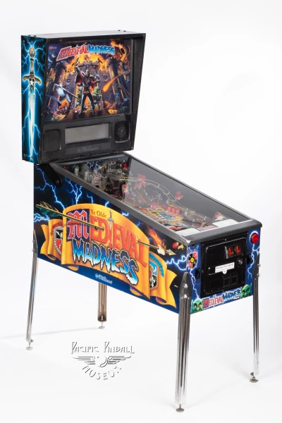 medieval-madness-957-34.jpg pinball machine - Preview image showing playfield artwork and design details