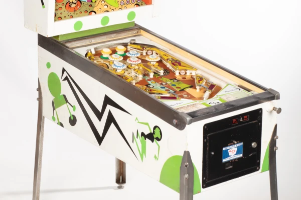 moon-shot-155-34.jpg pinball machine - Preview image showing playfield artwork and design details