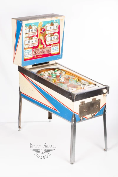 oklahoma-358-34.jpg pinball machine - Preview image showing playfield artwork and design details