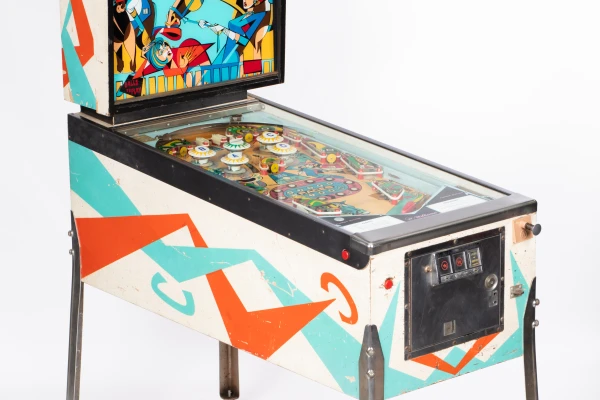 paddock-131-34.jpg pinball machine - Preview image showing playfield artwork and design details