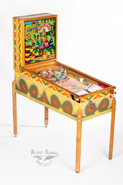 poker-face-320-34.jpg pinball machine - Preview image showing playfield artwork and design details