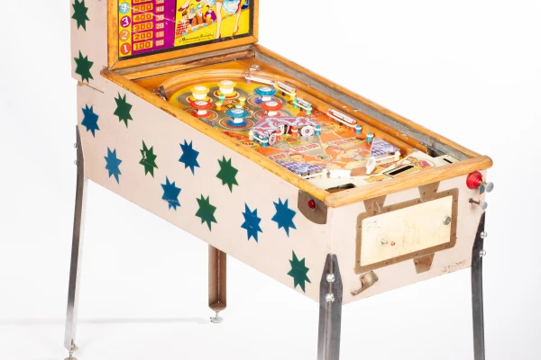 silver-325-34.jpg pinball machine - Preview image showing playfield artwork and design details