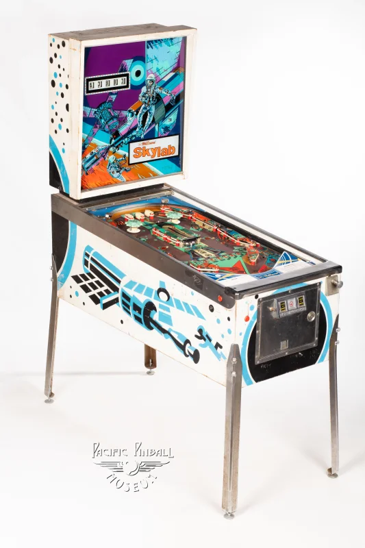 skylab-110-34.jpg pinball machine - Preview image showing playfield artwork and design details