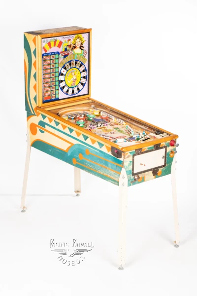 straight-flush-615-34.jpg pinball machine - Preview image showing playfield artwork and design details