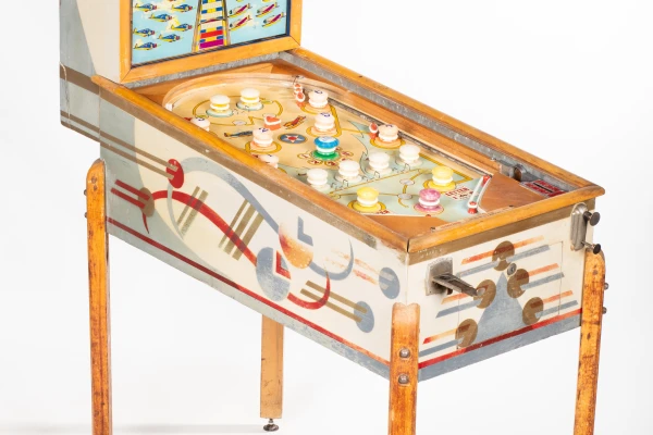 strat-o-liner-1172-34.jpg pinball machine - Preview image showing playfield artwork and design details