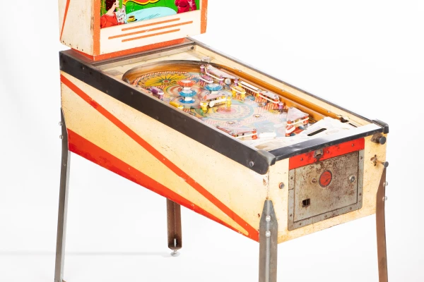 ten-spot-355-34.jpg pinball machine - Preview image showing playfield artwork and design details