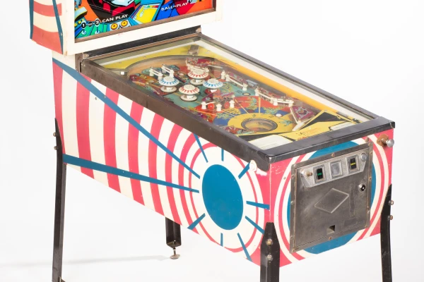 time-zone-712-34.jpg pinball machine - Preview image showing playfield artwork and design details