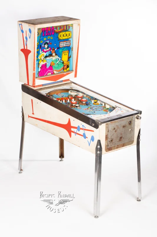 trio-442-34.jpg pinball machine - Preview image showing playfield artwork and design details