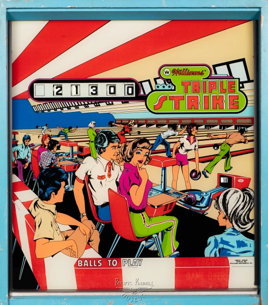 triple-strike-686-bg.jpg pinball machine - Preview image showing playfield artwork and design details