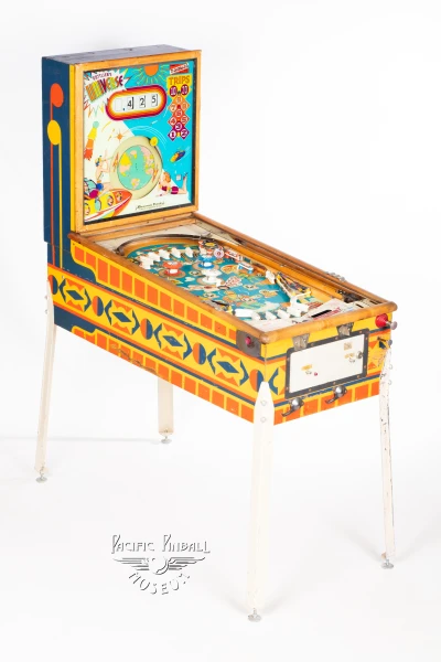 universe-386-34.jpg pinball machine - Preview image showing playfield artwork and design details